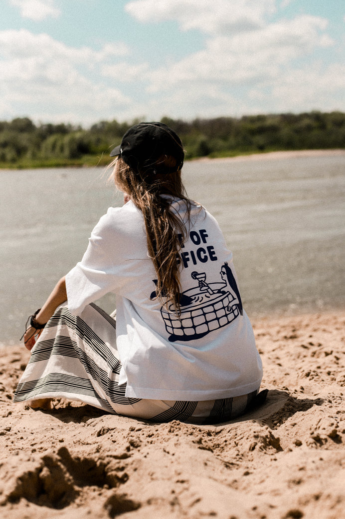 Oversized T-shirt "Out of office"