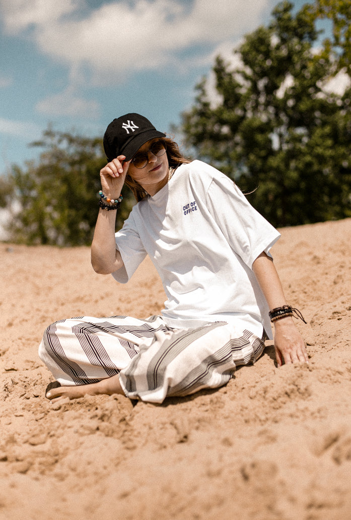 Oversized T-shirt "Out of office"