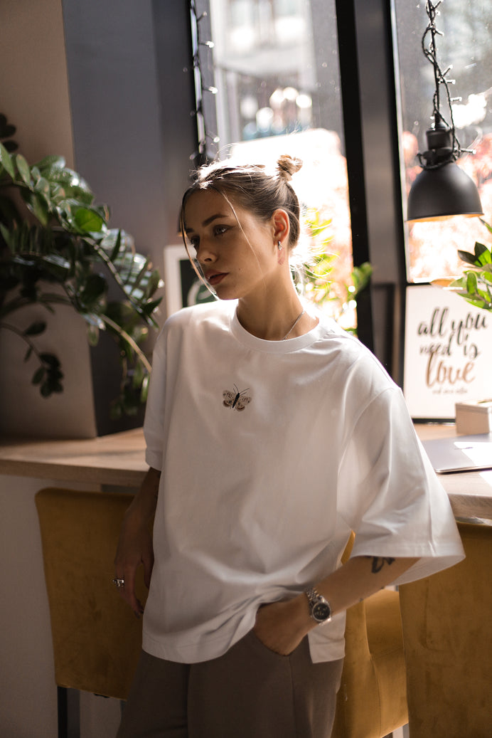Oversized T-shirt "Moth"